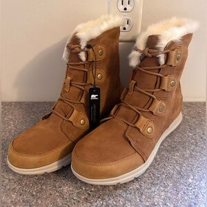 Sorel Explorer Joan camel booties size 10